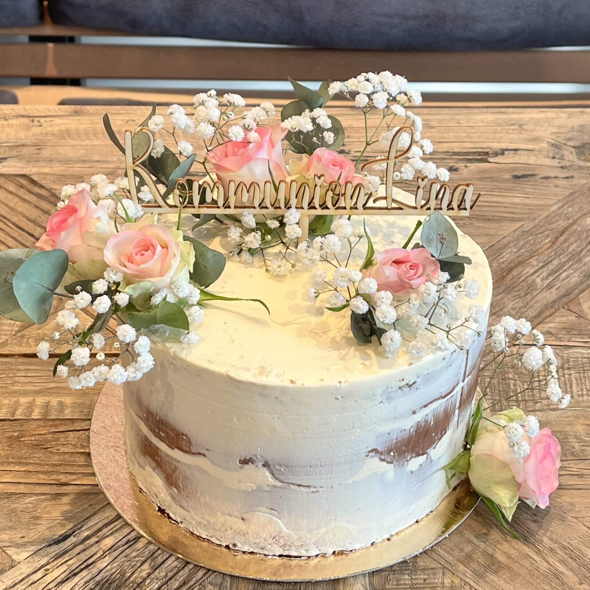 semi-naked mit Blumen